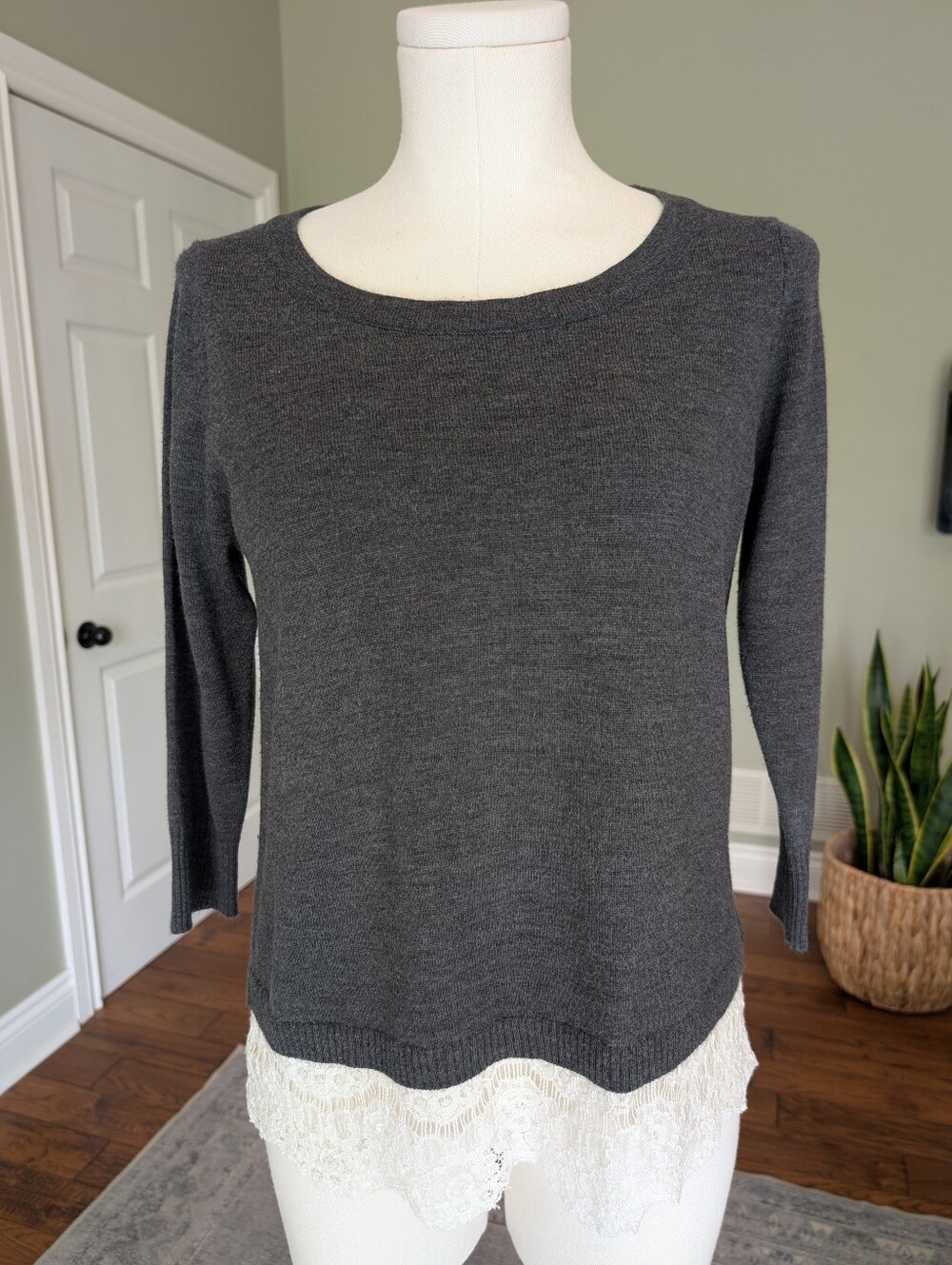 Ivanka Trump Womens Gray Lace Hem Sweater Top Soft Knit Office Chic Size M